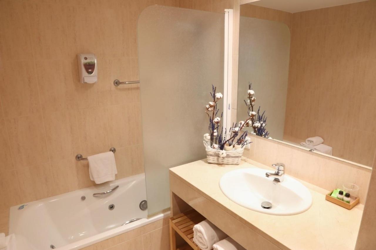 Hostal Torras Сант Хилари Сакалм Екстериор снимка